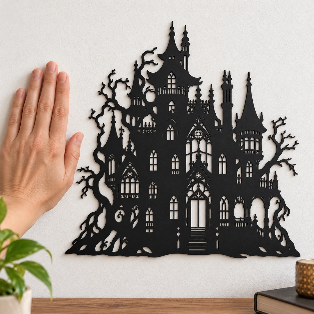 Décoration murale manoir hanté, mise en situation à l'échelle de 23 cm
