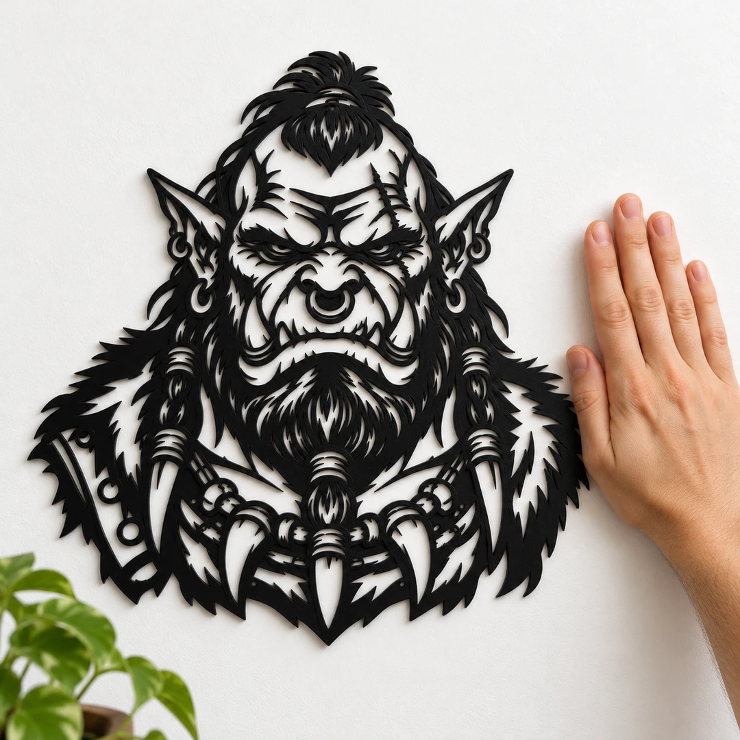 Décoration murale portrait d’orc noir mat présentée pour apprécier son échelle