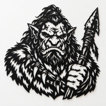 Décoration murale orc guerrier tenant une lance en plastique noir mat sur fond blanc